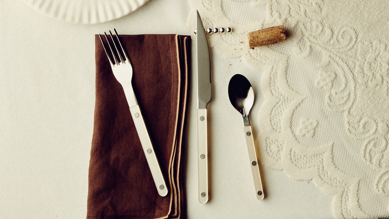 🌍✨ Did you know that Sabre Flatware, a French design icon, has become a beloved staple in countless kitchens and dining rooms?