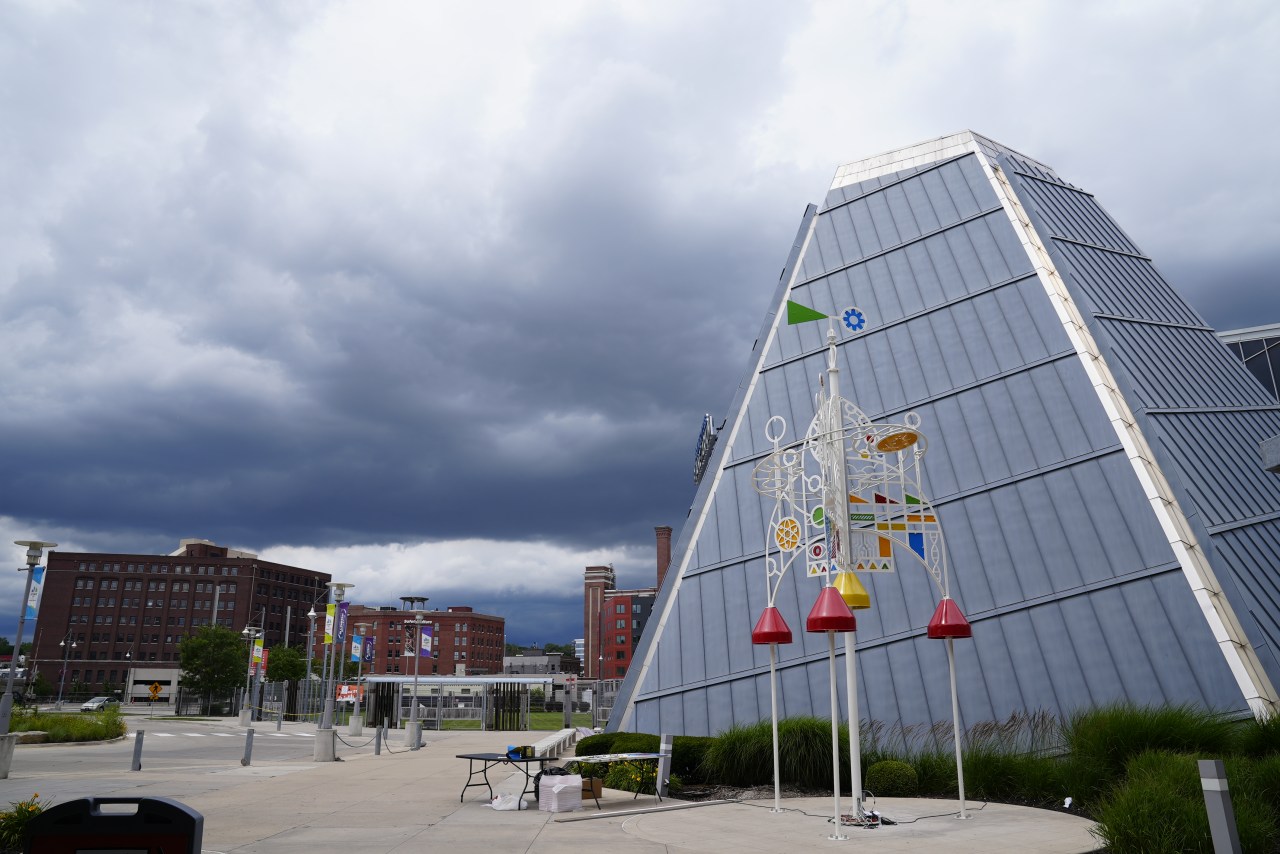 Union Station added a 28-foot-tall sculpture called ‘Journey to Wonder,’ featuring historical photos, kinetic elements, and science-inspired designs by local artists Chris Duh and Ramon Olivera.
