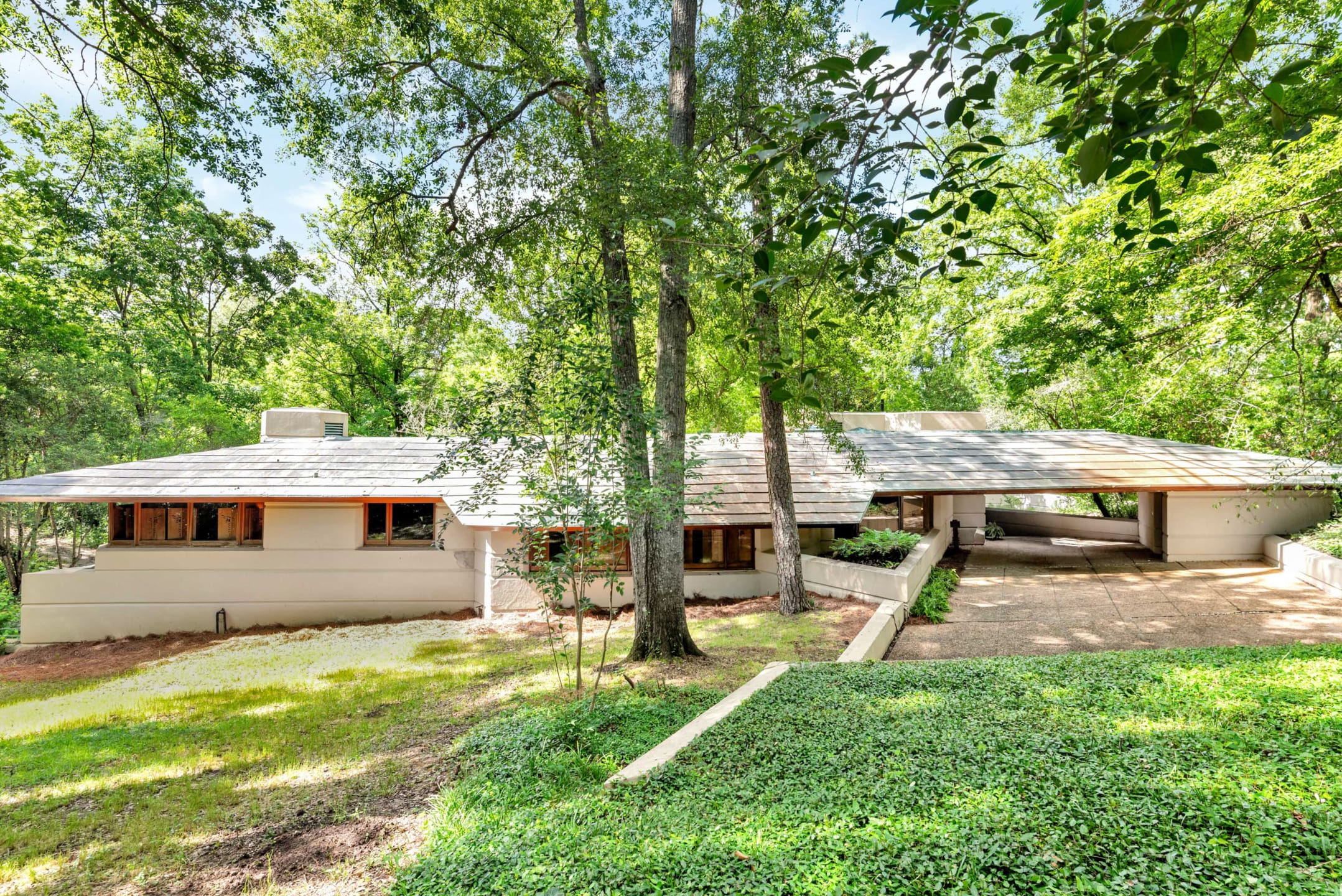 This stunning Frank Lloyd Wright-designed home in Mississippi’s Fondren neighborhood is listed at $2.5 million as a lifelike extension of his iconic designs.
