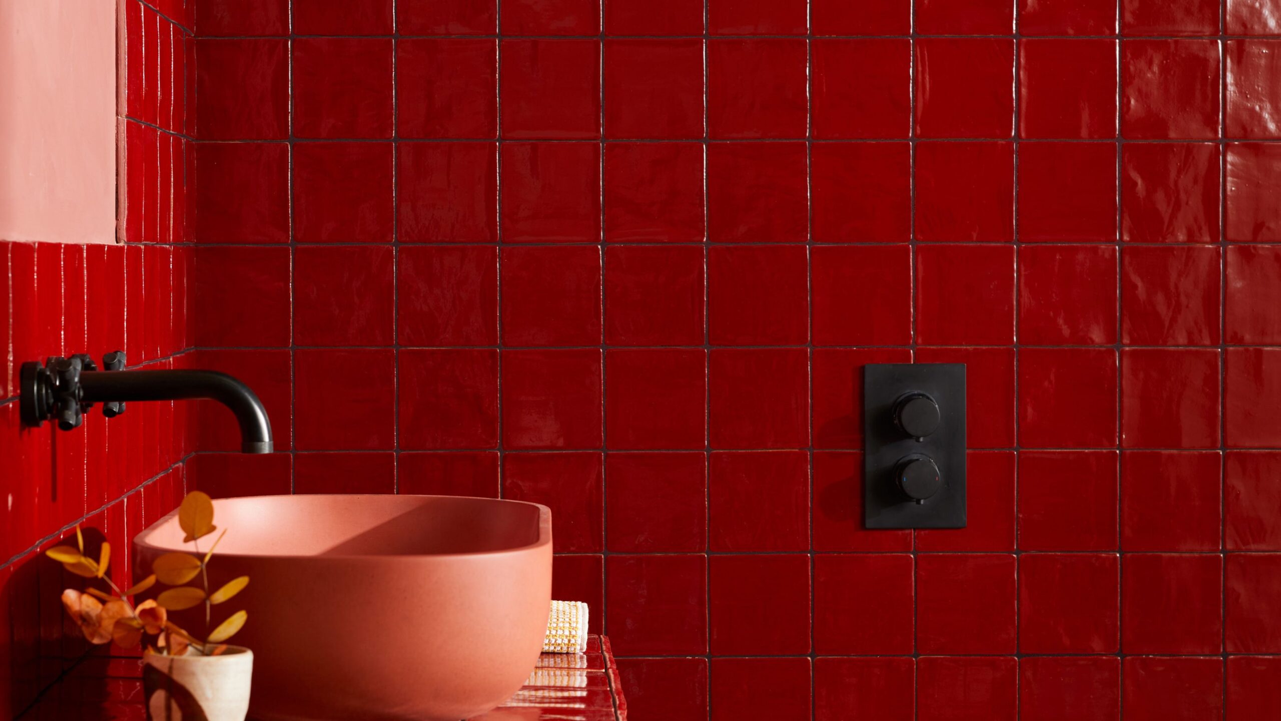 Discover expert-approved tile shapes for transforming your bathroom—square, rectangular, hexagon, diamond, scallop, penny tiles offer versatility and modern design options.