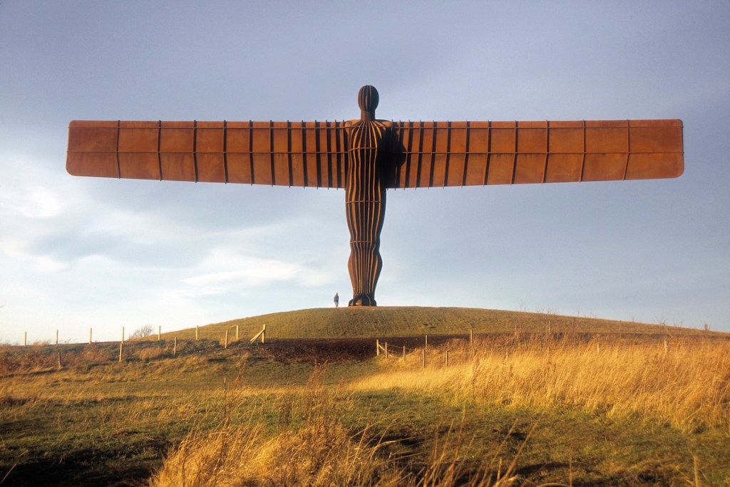 The Angel of the North in ’28 Years Later’ symbolizes Brexit and political critique through its weathered appearance and connection to the film’s themes.